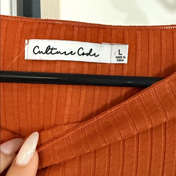 Rust Long Sleeve Ribbed Top - Picture 3 of 3